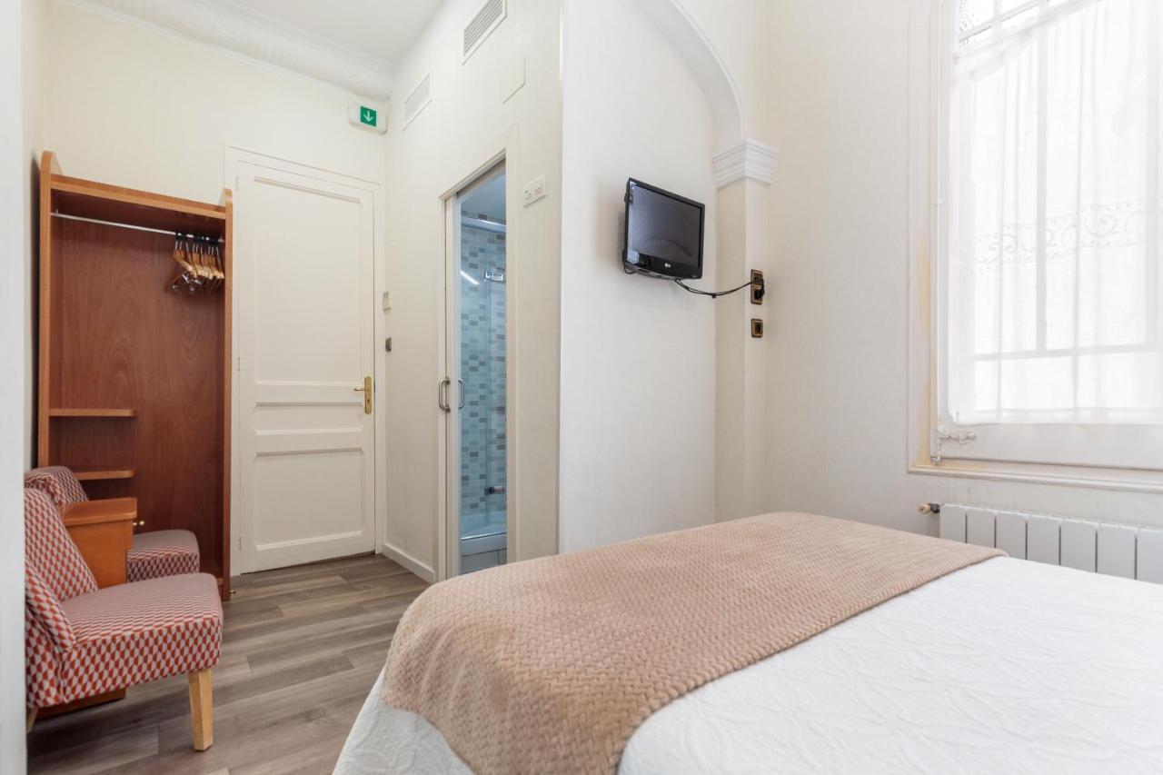 Hostal Oliva Barcelona Zewnętrze zdjęcie