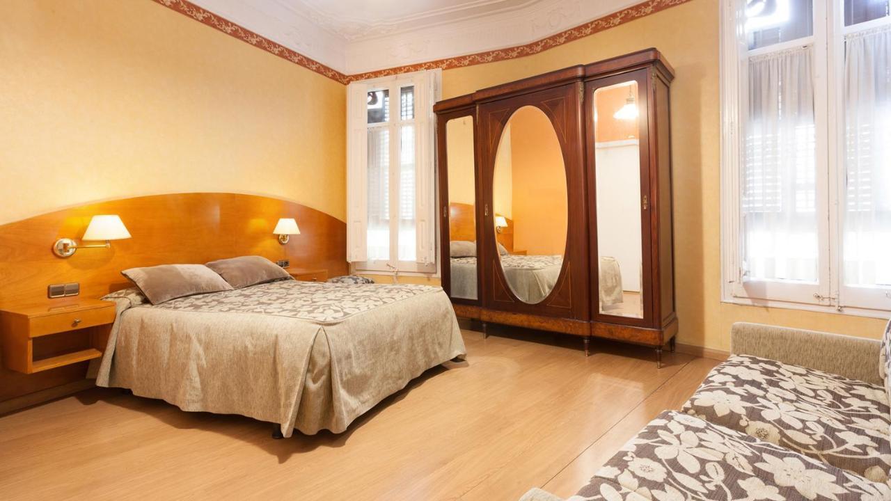 Hostal Oliva Barcelona Zewnętrze zdjęcie