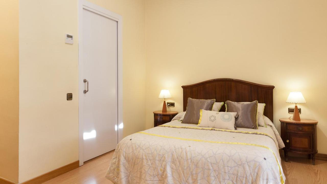 Hostal Oliva Barcelona Zewnętrze zdjęcie